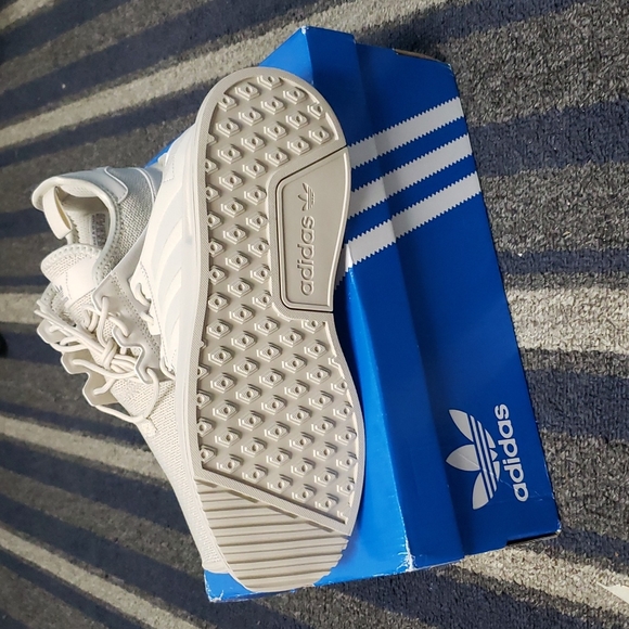 Adidas Unisex Big Kids size 6 - Cream - Picture 3 of 3